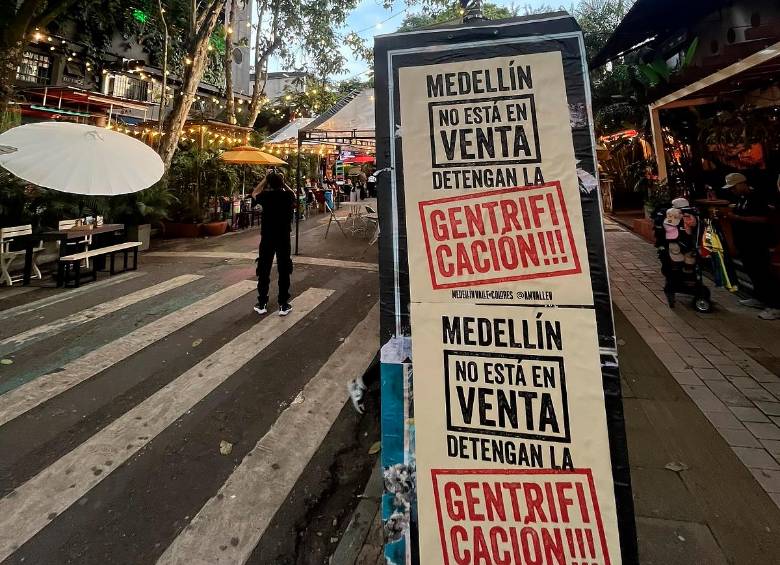 Los letreros se han instalado en varias calles de El Poblado. Foto: Cortesía. 