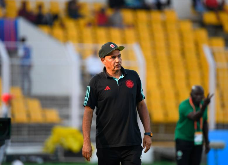 Carlos Paniagua, el entrenador antioqueño de 59 años, es el encargado de los procesos de las selecciones Colombia Sub-17 y 20 femenina. FOTO: CORTESÍA FEDERACIÓN COLOMBIANA DE FÚTBOL 