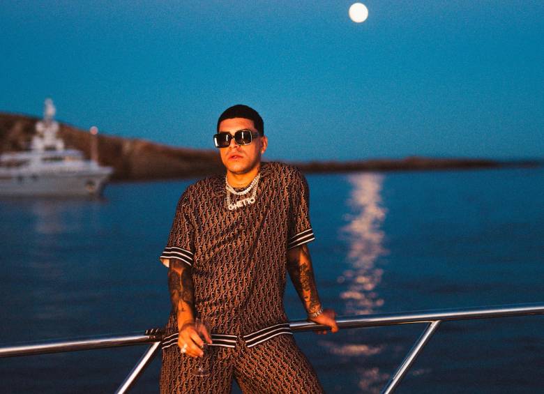 Imagen de Ryan Castro en la grabación del video “Marbella”; que estrenó este miércoles 30 de noviembre. FOTO Sony Music