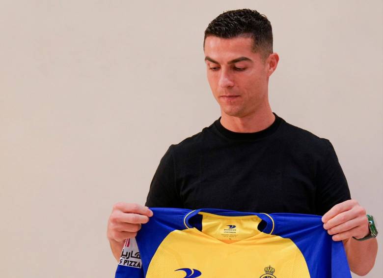 El futbolista portugués recibirá un salario mensual de 16.5 millones de dólares en su nueva etapa por el fútbol árabe. FOTO: TOMADA DEL TWITTER DE @AlNassrFC_EN