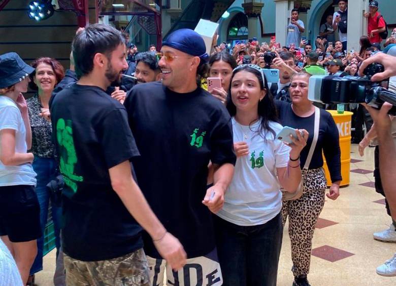 El Ferxxo llegó hasta el “Hueco” para encontrarse con sus seguidores