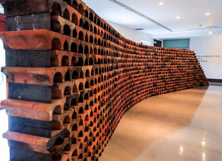 Esta es la obra que conecta las dos salas temporales. Se llama Pasafuegos. Foto: Jaime Pérez.