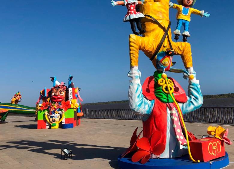 Las figuras están expuestas en el malecón del río Magdalena, que es uno de los lugares más turísticos de Barranquilla. FOTO: COLPRENSA 