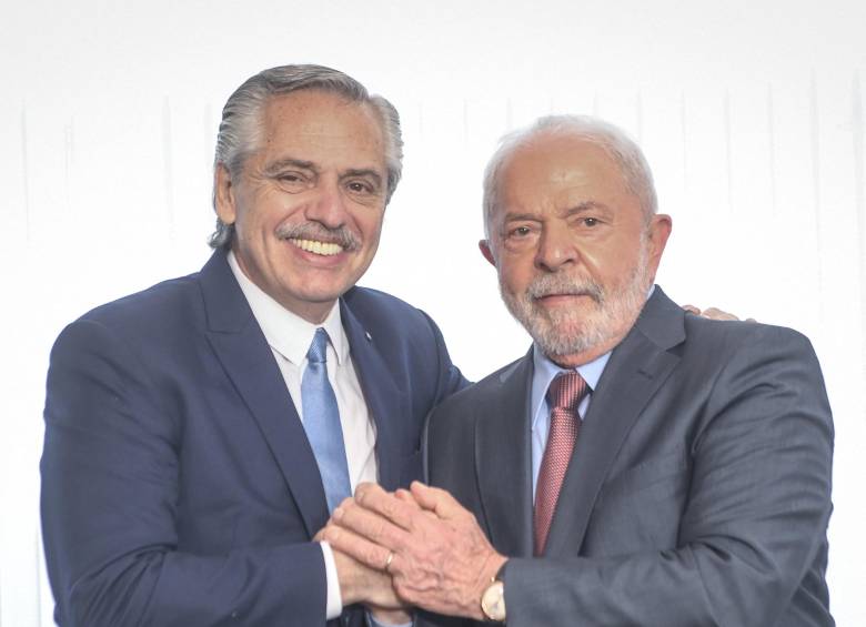 El presidente de Brasil, Luiz Inácio Lula da Silva (corbata café), viajará esta semana a Argentina, para reunirse con su homólogo Alberto Fernández. Foto: Cortesía