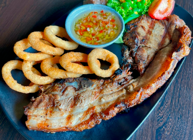 El chicharrón, una de las carnes más apetecidas del cerdo, sí va bien cocido, bien tostado. FOTO Cortesía Restaurante La Pampa