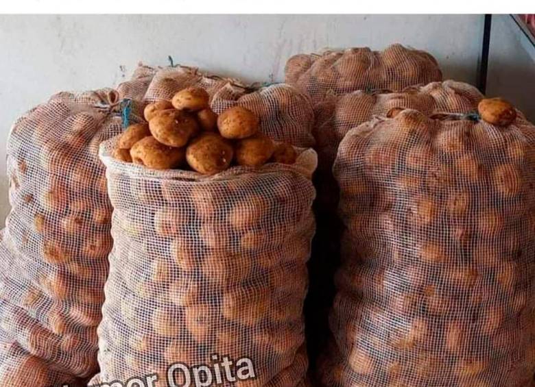 Algunos comerciantes han optado por no ofrecer productos hechos con papas, debido al incremento en su precio. FOTO: Tomada de Twitter @HUMOROPITA.