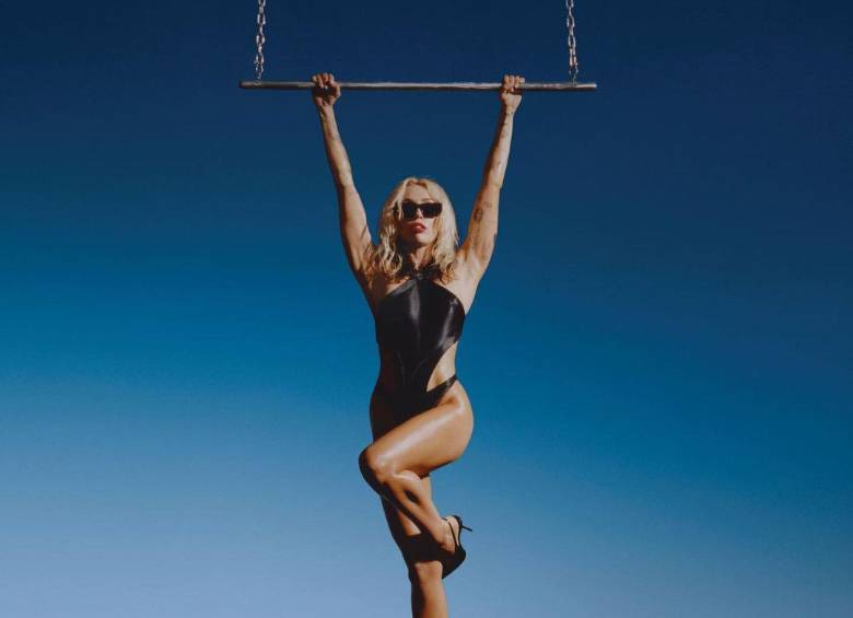 La cantante anunció el lanzamiento de su álbum con esta fotografía en sus redes sociales. 