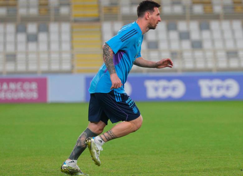 El argentino Lionel Messi es una de las grandes figuras del Mundial de Qatar 2022. Espera ganar su primera Copa del Mundo con Argentina. FOTO: TOMADA DEL TWITTER DE @Argentina