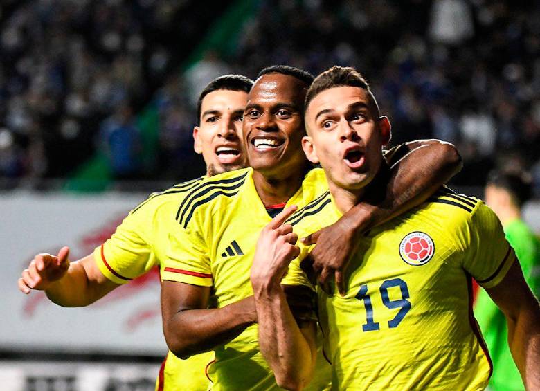 Rafael Santos Borré fue la gran figura del seleccionado cafetero gracias al gol de Chilena que marcó ante los japoneses. FOTO: TOMADA DEL TWITTER DE @FCFSeleccionCol