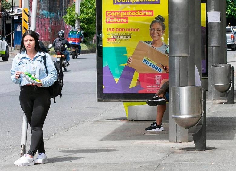 La Alcaldía de Medellín no explicó a qué se refiere con la cifra que 150.000 niños con un computador entregado. FOTO Esneyder Gutiérrez