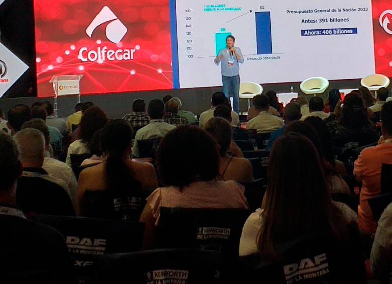 El senador Miguel Uribe fue uno de los expositores en el congreso de Colfecar, en Cartagena. FOTO: FERNEY ARIAS
