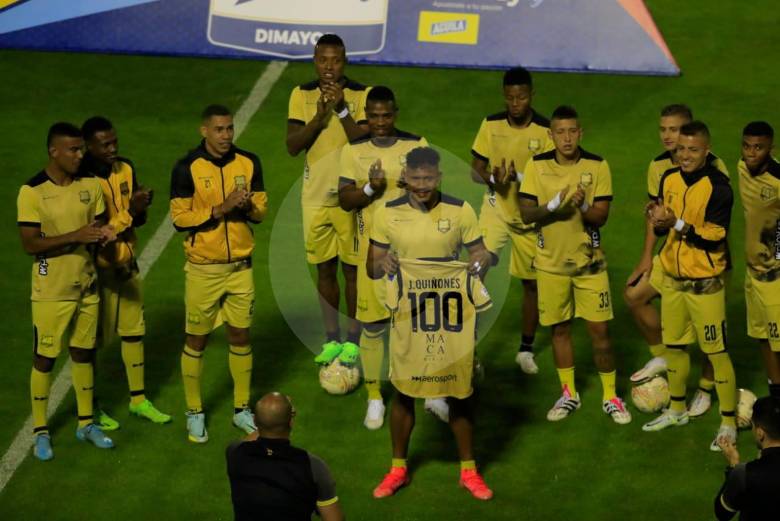 El encuentro en el Alberto Grisales también sirvió para la celebración de Jeisson Quiñones quien ajustó su partido número 100 con el cuadro de Rionegro. FOTO JAIME PÉREZ 