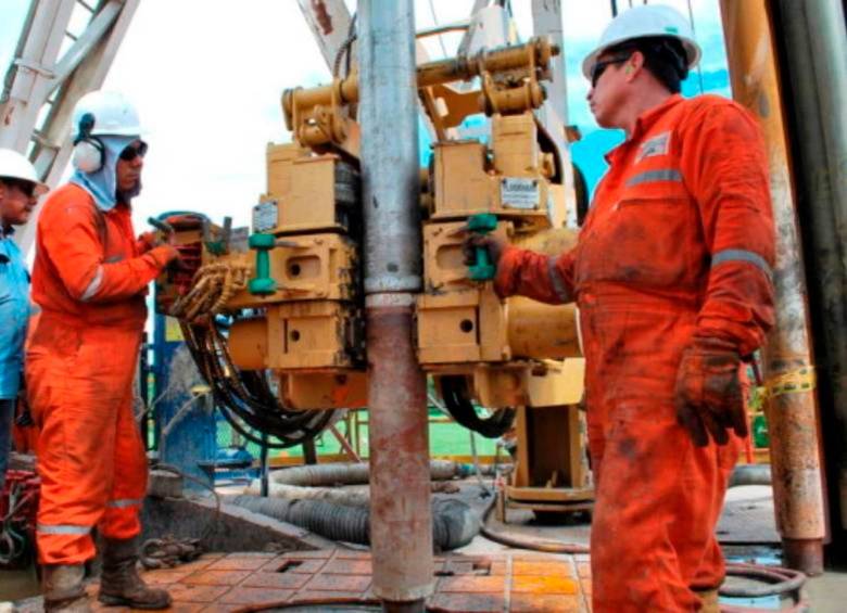 De los 35 contratos suspendidos, 32 tienen la capacidad de incorporar nuevas reservas de crudo y gas natural a los remanentes. FOTO Colprensa.