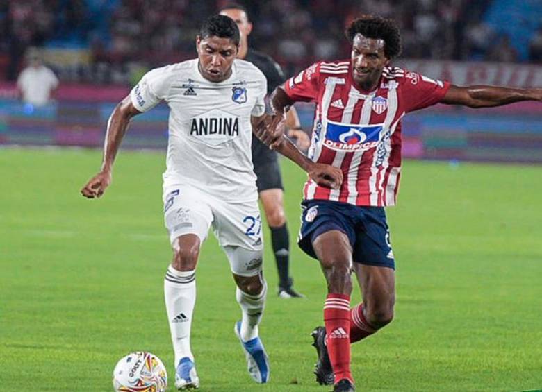 Luis Carlos Ruiz generó una de las más claras de Millonarios, que espera remontar en el juego de vuelta, que se cumplirá el 2 de noviembre. FOTO: @MillosFCoficial