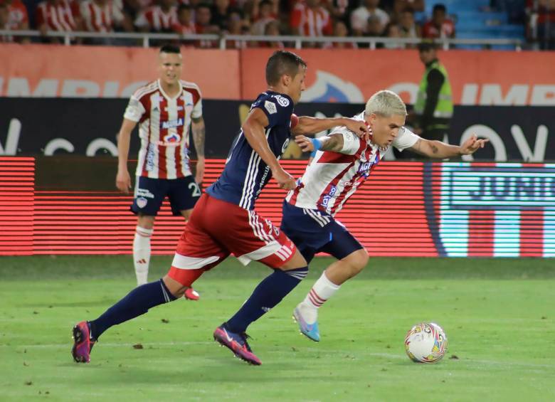 Junior abrió el marcador por intermedio de Carlos Bacca después de un mal rechazo de la zaga poderosa. Foto: Colprensa