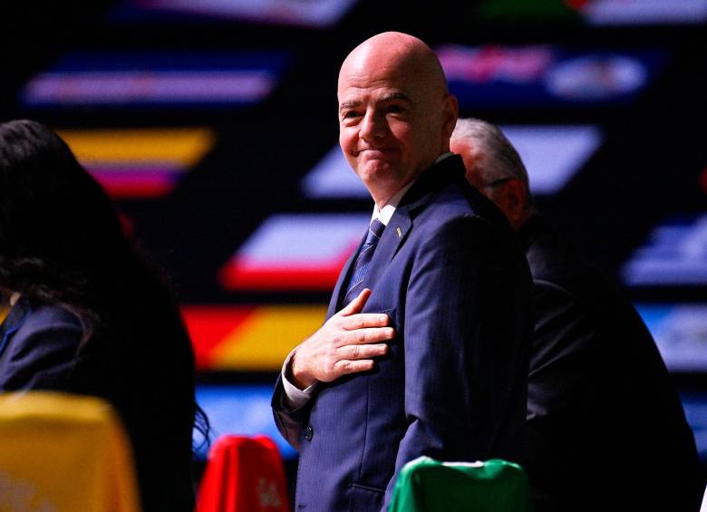 Infantino quiere remuneración equitativa para hombres y mujeres en Mundiales de 2026 y 2027