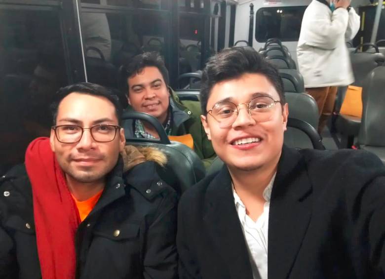 Yubrak Suazo (de pañoleta roja) y sus compañeros del movimiento estudiantil al momento de su excarcelación en Nicaragua. FOTO: Cortesía