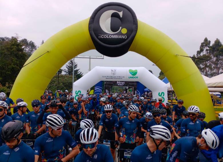 Los pedalistas están más que listos y emocionados para empezar los recorridos del clásico, que tiene el Gran Fondo (110 km) y el Medio Fondo (60 km). FOTO Manuel Saldarriaga