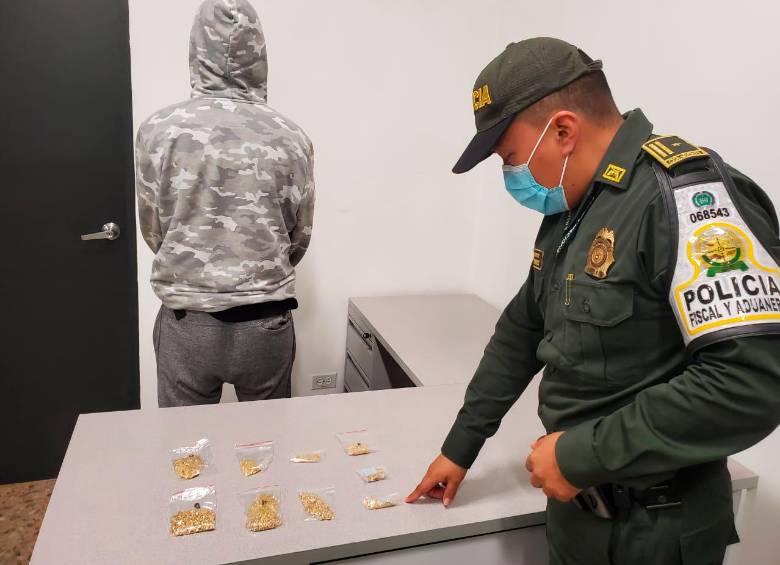 El hombre capturado deberá responder por el delito de contrabando. FOTO: CORTESÍA POLICÍA