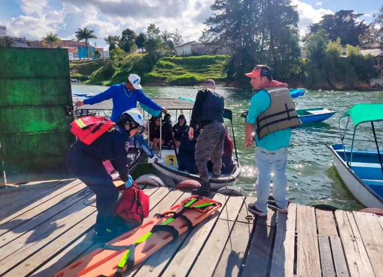 Nueve de las once personas fueron rescatadas con lesiones menores. FOTO: Cortesía