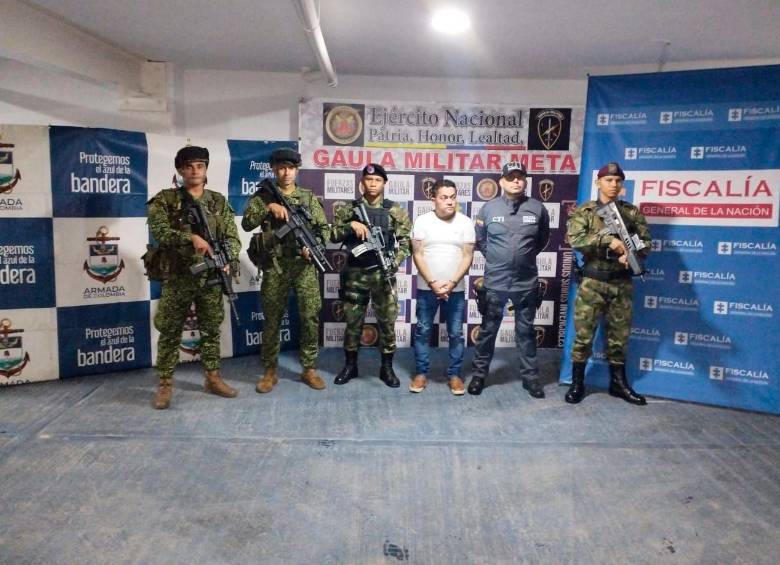 Alias Ratón, presunto integrante del Clan del Golfo, fue capturado por el Gaula en flagrancia mientras hacía una extorsión en un centro comercial de Villavicencio. FOTO CORTESÍA 