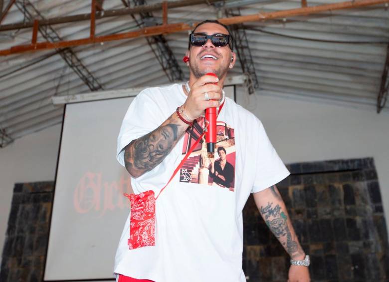 Ryan Castro estaba feliz de cantar en su colegio. FOTO Esneyder Gutiérrez