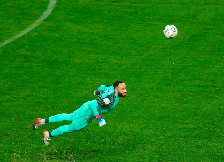 Inspirado: con gratas atajadas y asistencia Ospina fue figura en triunfo del Al-Nassr