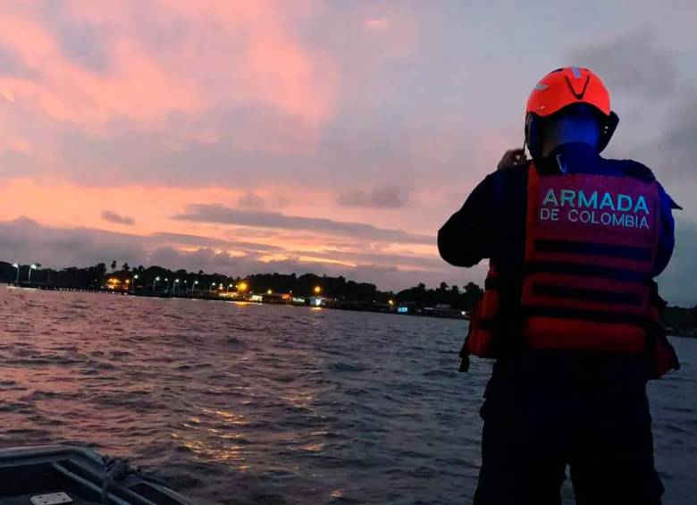 Una de las embarcaciones implicadas escapó y está siendo rastreada por las autoridades. FOTO CORTESÍA 