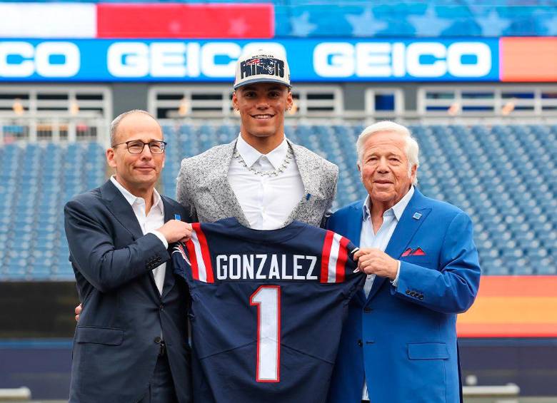 En video | Christian González presumió a Colombia con una chaqueta que brilló en su presentación de la NFL