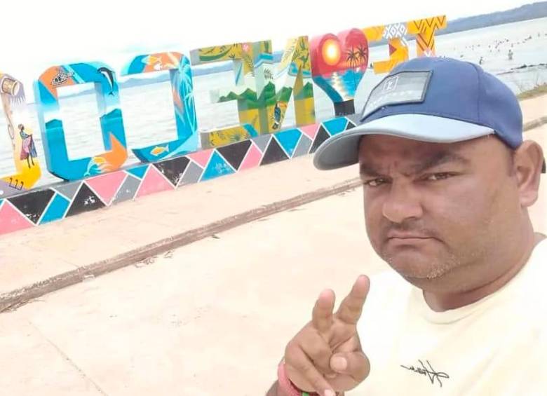 En esta foto se ve al venezolano Freddy Lira en Necoclí, Urabá antioqueño, antes de ingresar al Tapón del Darién. FOTO: Cortesía