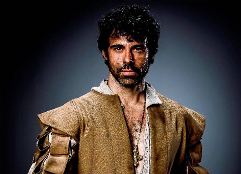 El actor español Emmanuel Esparza es el protagonista de “La reina de indias y el conquistador”. FOTO Cortesía Caracol TV. 