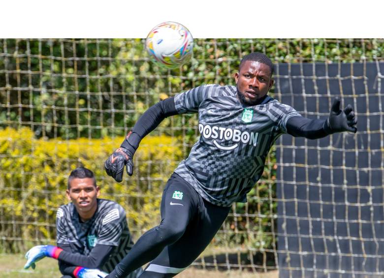 Harlen Castillo asume el arco de Nacional mientras Kevin Mier se recupera de su lesión. Ambos le dan seguridad al equipo antioqueño que se alista para el debut en la Libertadores. FOTO jUAN antonio sÁNCHEZ