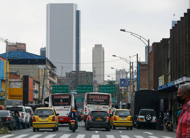 El pico y placa tiene como objetivo disminuir las congestiones en las vías del Valle de Aburrá. FOTO: MANUEL SALDARRIAGA