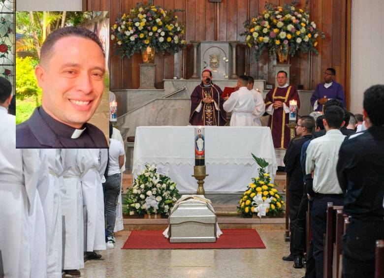 Ante una concurrencia masiva, el padre Javier Eduardo González Pertuz recibió la despedida de su comunidad en Belén Rosales. FOTOS: MANUEL SALDARRIAGA Y CORTESÍA