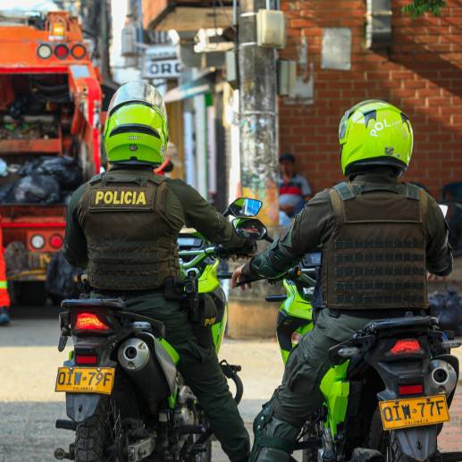 En Caucasia la Policía debe escoltar a los recolectores de basura a su paso por los distintos sectores, pues los desechos generan problemas sanitarios, como ocurre en otros municipios en paro. <b> </b>FOTO<b> Manuel Saldarriaga</b>