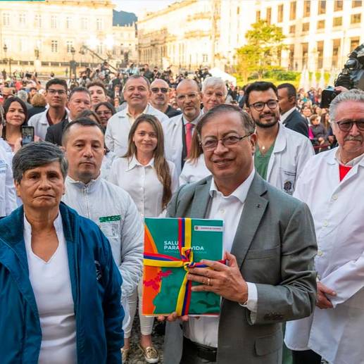 <p>Desde el 13 de febrero, cuando Gustavo Petro presentó la reforma, el Gobierno intentó buscar consensos con los partidos de su coalición, pero no lo logró. </p><p>FOTO<b><span class="mln_uppercase_mln"> Cortesía Presidencia</span></b></p>