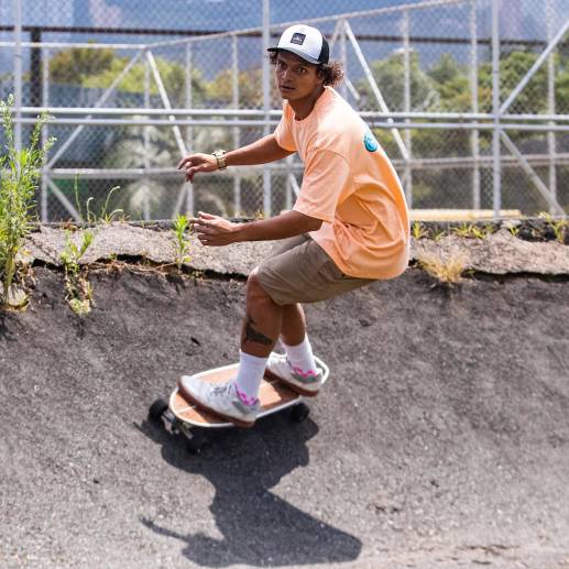 Gracias a las luchas de Camilo Ortiz, Antioquia está cerca de tener Liga de surf. En Medellín este deportista se las ingenia para mejorar su técnica en una pista de velocidad y en patineta. <span class="mln_uppercase_mln">FOTO</span> <b><span class="mln_uppercase_mln">MANUEL SALDARRIAGA</span></b>