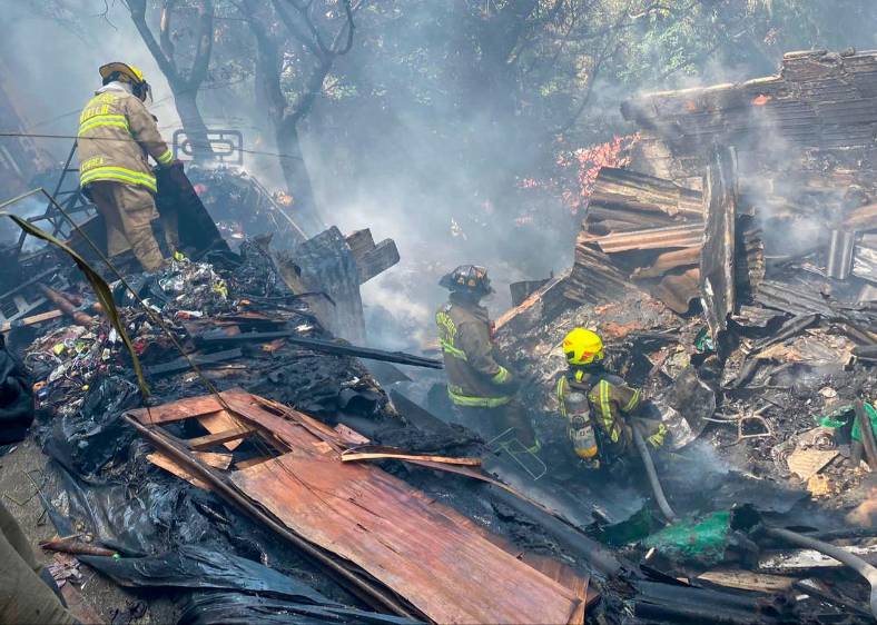 Los organismos de socorro recomendaron la evacuación definitiva de las tres viviendas afectadas. FOTO Cortesía DAGRD
