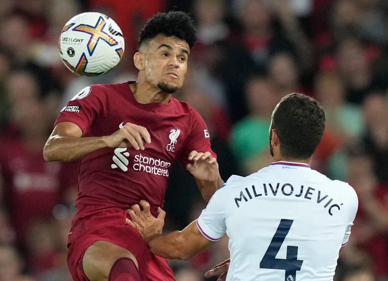 Luis Díaz en acción durante el partido del Liverpool frente al Crystal Palace. FOTO EFE