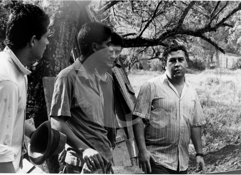 Esta foto, exclusiva y con derechos reservados de El Colombiano, muestra a Escobar huyendo de la finca El Bizcocho (Envigado), antes de someterse a la Justicia. FOTO EXCLUSIVA DE EL COLOMBIANO