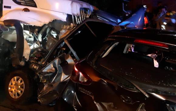 Heridos por accidente de camión de basura contra vehículos en Robledo El Diamante