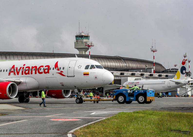 Avianca ha sostenido la necesidad de la integración con Viva, para salvar de la quiebra a la aerolínea de bajo costo. FOTO Juan Antonio Sánchez