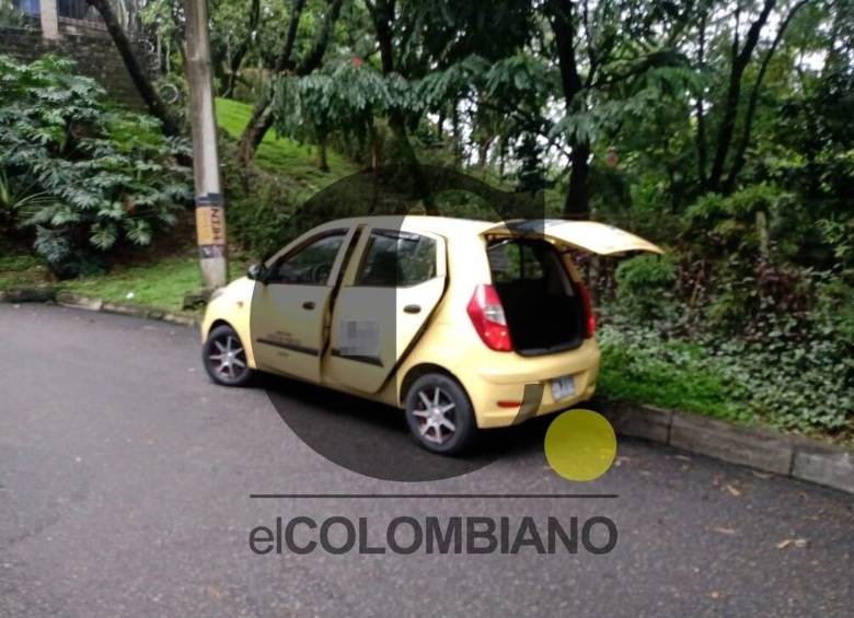 El hallazgo del cuerpo sin vida se hizo luego de que reportaran que un taxi estaba abandonado en un sector de El Poblado. FOTOS EL COLOMBIANO