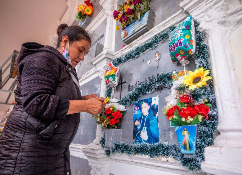 Nancy Rodríguez y Johany Albeiro Gallego vinieron desde Bogotá a visitar a su hijo Manuel. FOTO CAMILO SUÁREZ
