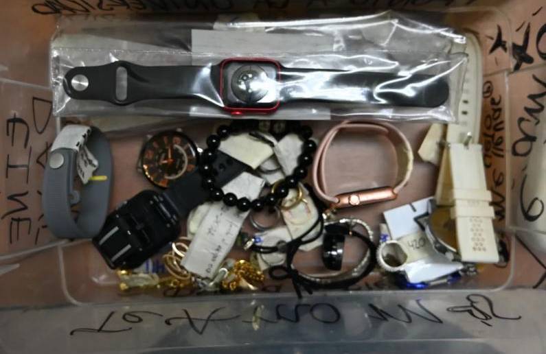 El objeto que más entregan en la oficina son tarjetas de identificación y de débito y crédito. FOTO: Instagram