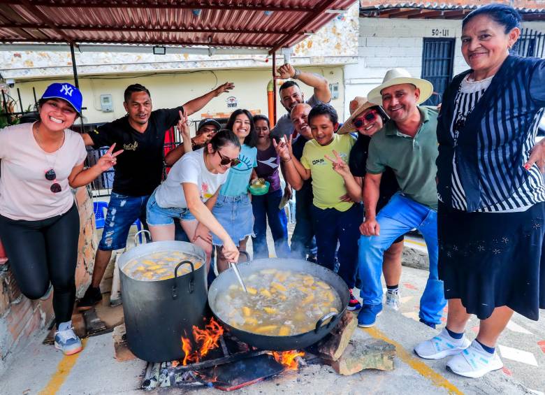 Las inmensas ollas permiten cocinar alimentos para “dar y convidar”, como reza el adagio popular. Foto Jaime Pérez