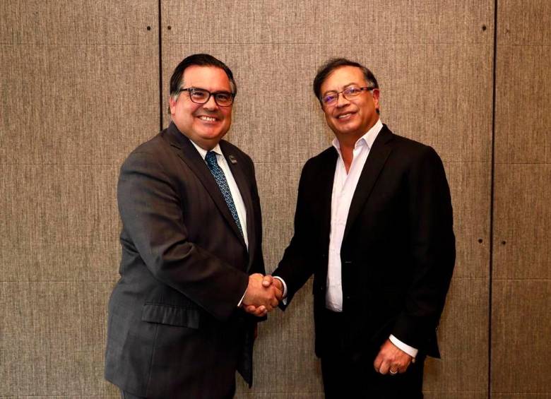 El embajador (e) de Estados Unidos en Colombia, Francisco Palmieri, se reunió este lunes con el presidente electo, Gustavo Petro, previo a la reunión que se hará con la delegación de EE.UU. FOTO CORTESÍA