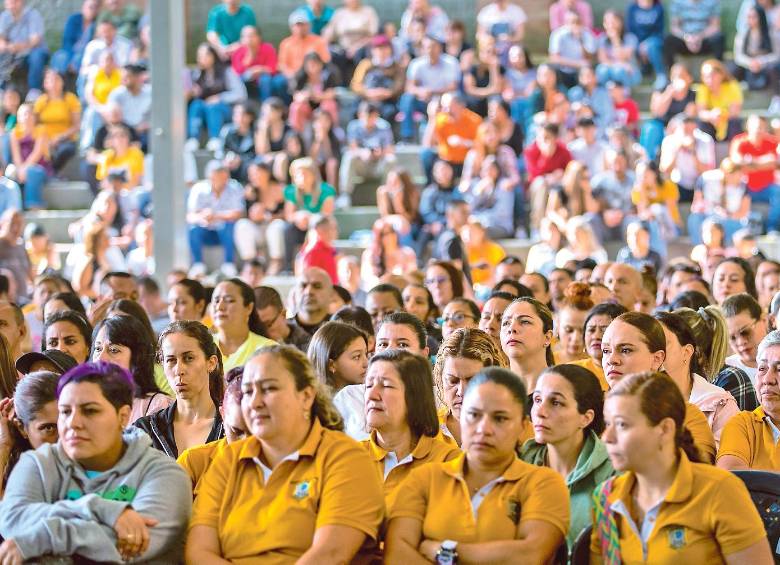 Este domingo se reunió la comunidad educativa para buscar alternativas. FOTO Camilo Suárez