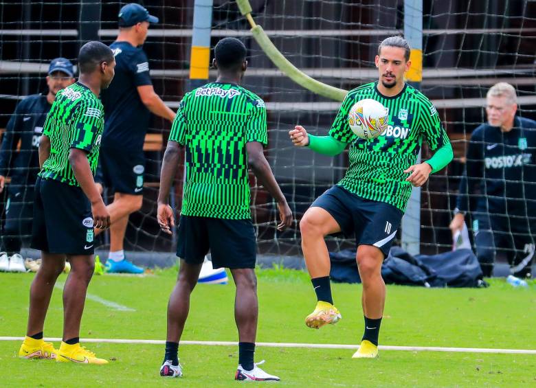 El delantero brasileño Francisco Da Costa ya trabaja de manera normal con el equipo, y el técnico Autuori evalúa si podrá estar, de manera competitiva, en el próximo partido de Atlético Nacional. FOTO jaime pérez