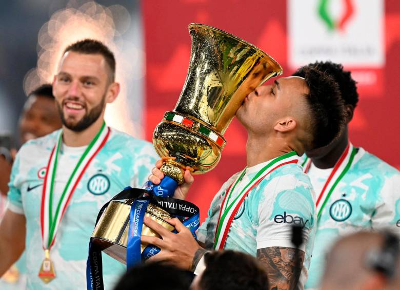 Lautaro Martínez hizo dos goles en la final ante Fiorentina. FOTO GETTY